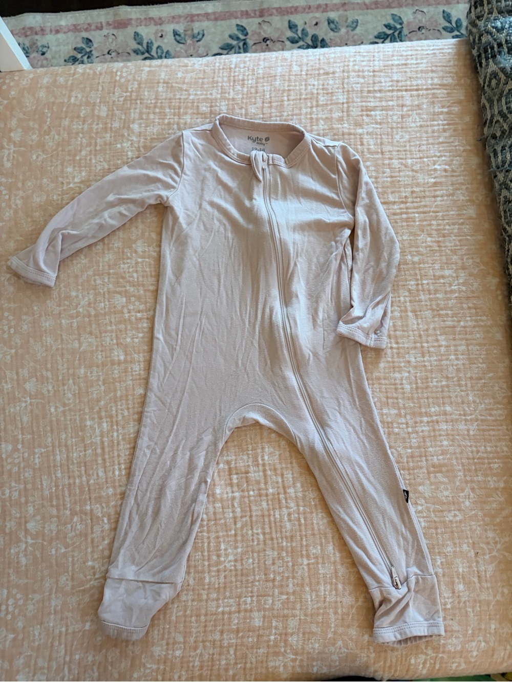 Kyte Baby light pink Zip One-Piece Romper